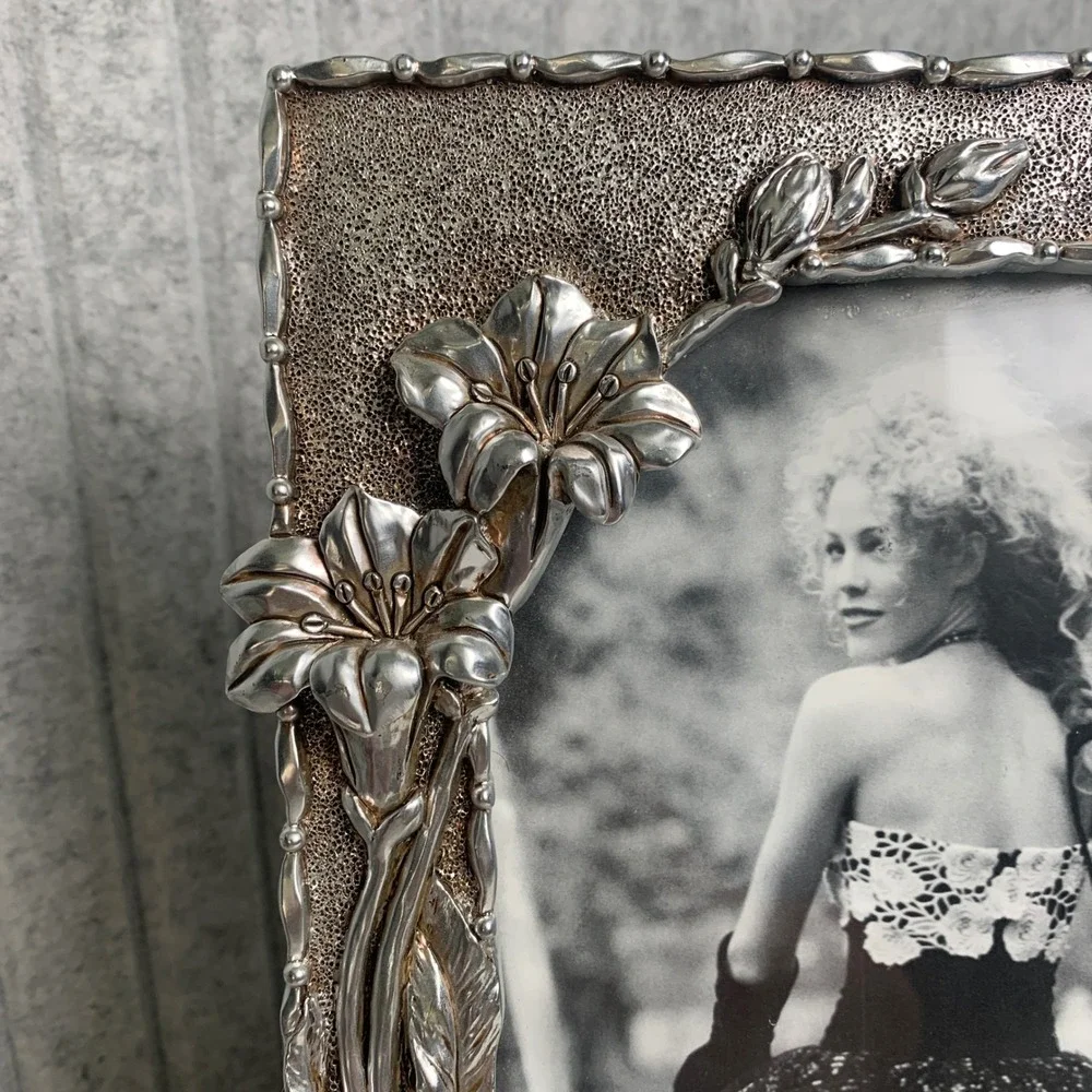 Vintage Style Silver Tone Floral 8x10 Picture Frame Ornate Leaf Lily Design